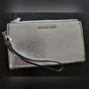 Michael Kors Adele Crackled Metallic Leather Smartphone Wallet